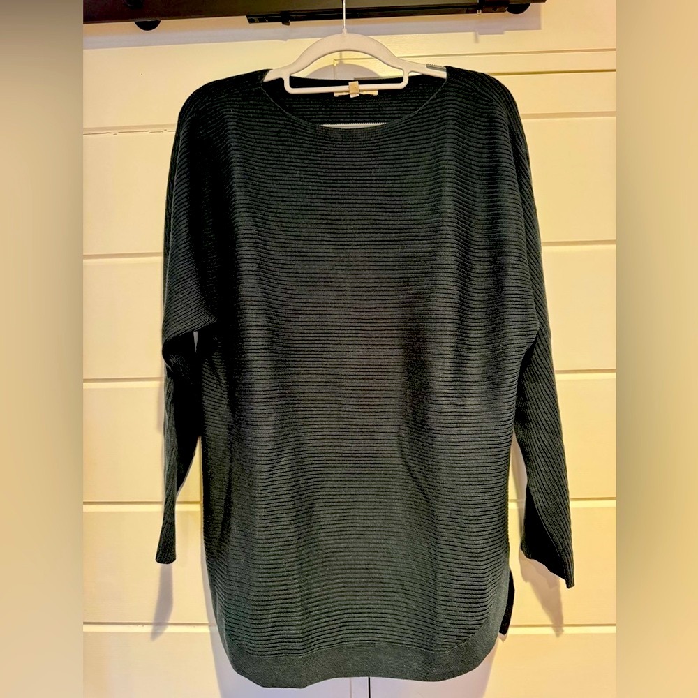 Green women’s scoop neck shirt